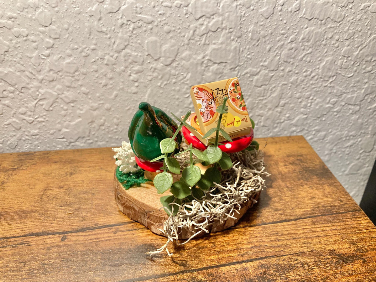 Pizza gnome figurine