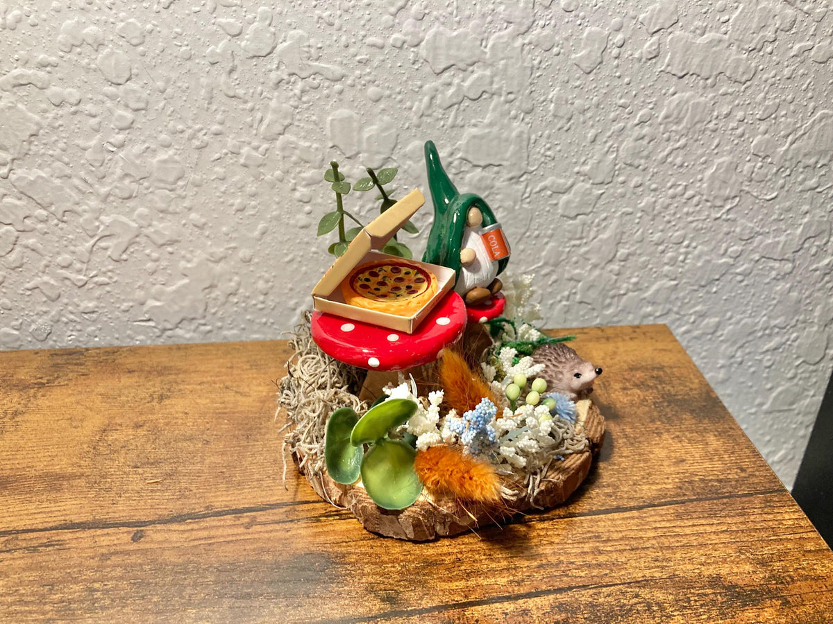 Pizza gnome figurine