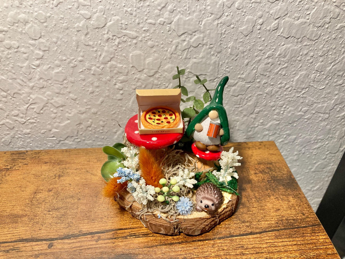 Pizza gnome figurine