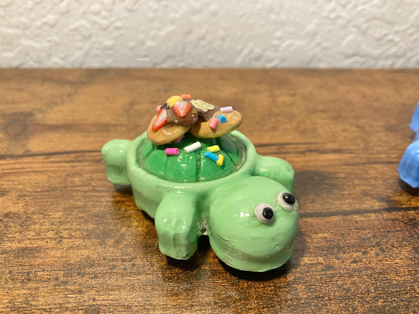 Sculpted turtle kitchen magnets