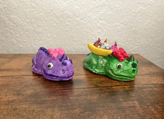 Sculpted lizard creatures