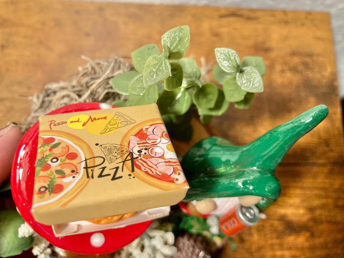 Pizza gnome figurine