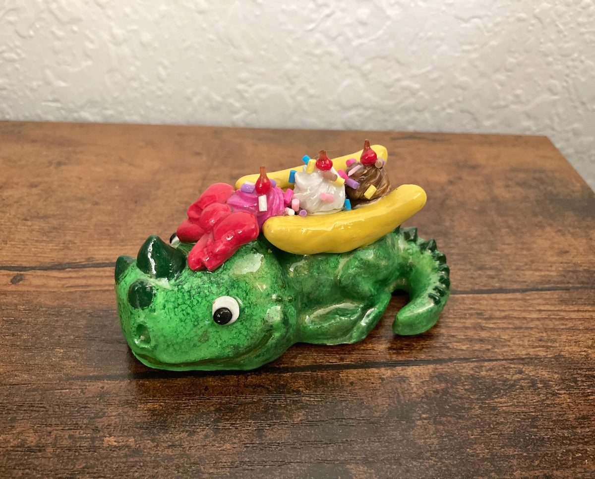 Sculpted lizard creatures