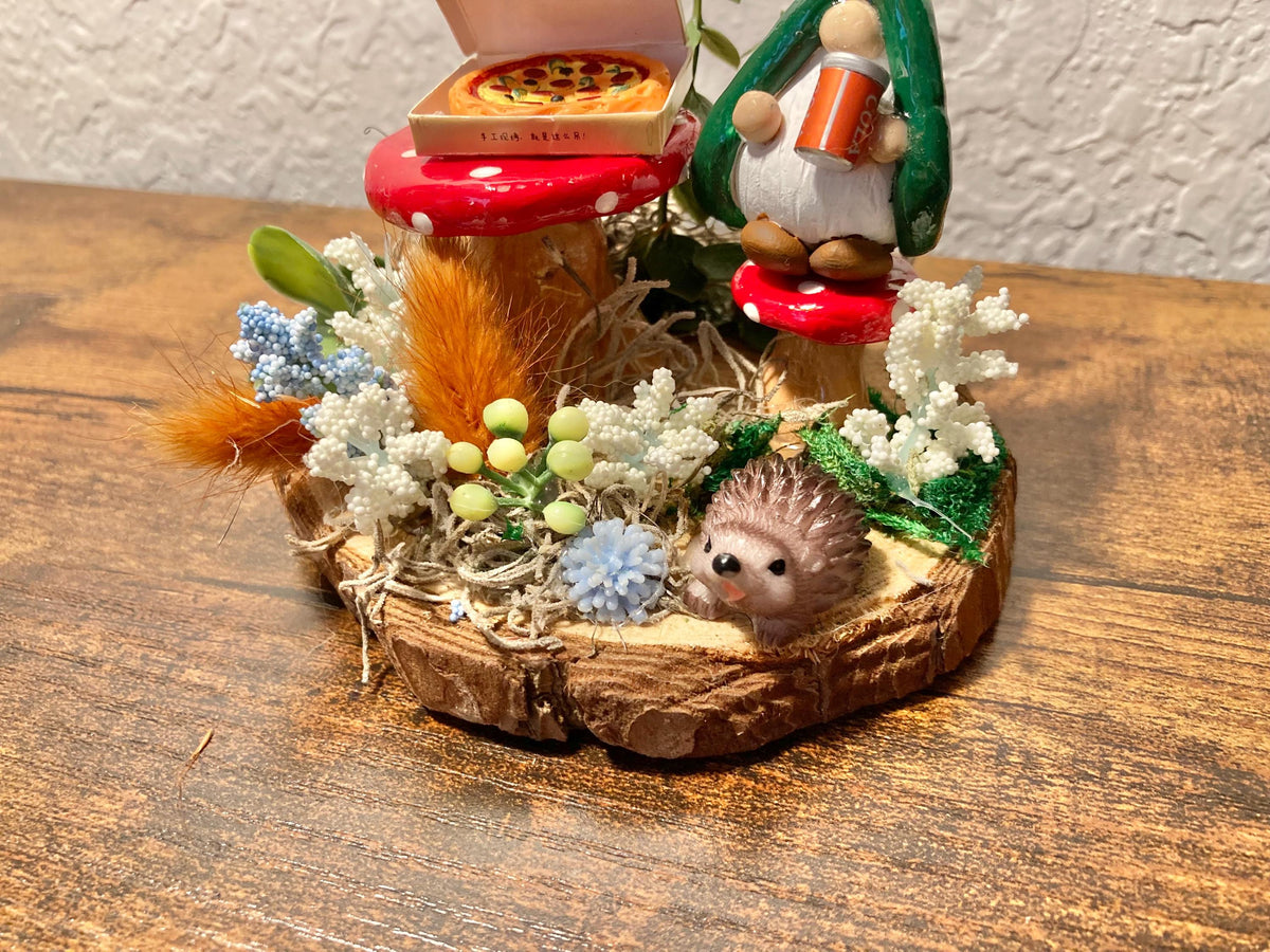Pizza gnome figurine