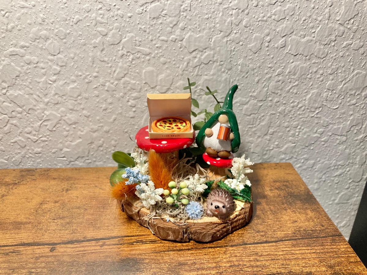 Pizza gnome figurine