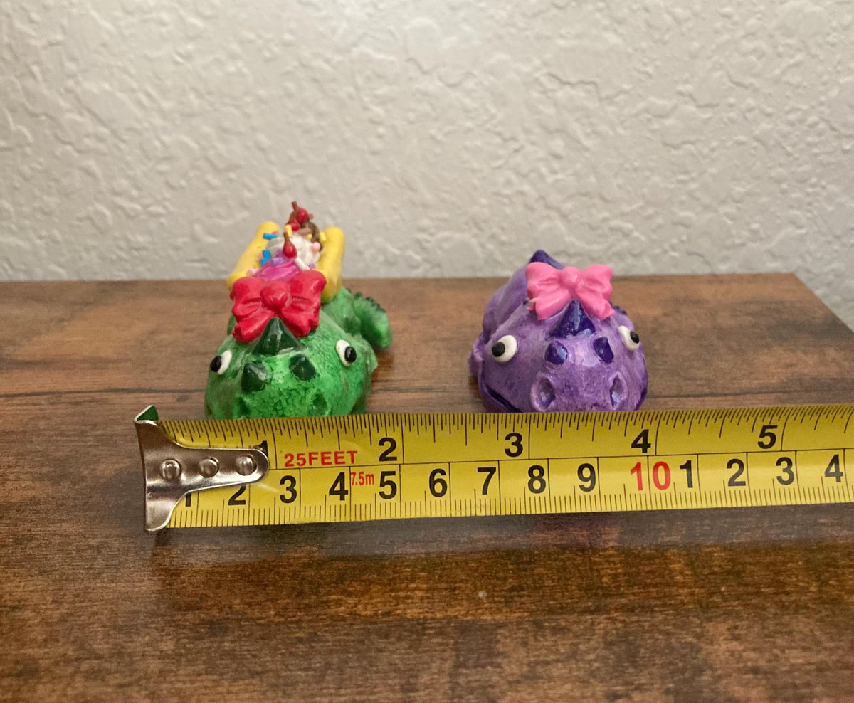 Sculpted lizard creatures